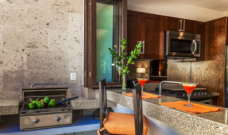 Pinnacle Resorts 220