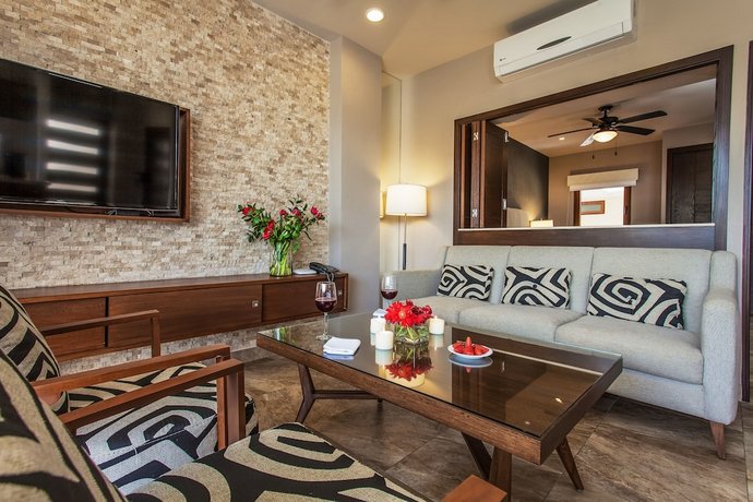 Pinnacle Resorts 220