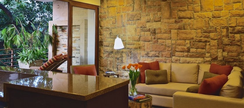 Pinnacle Resorts 220
