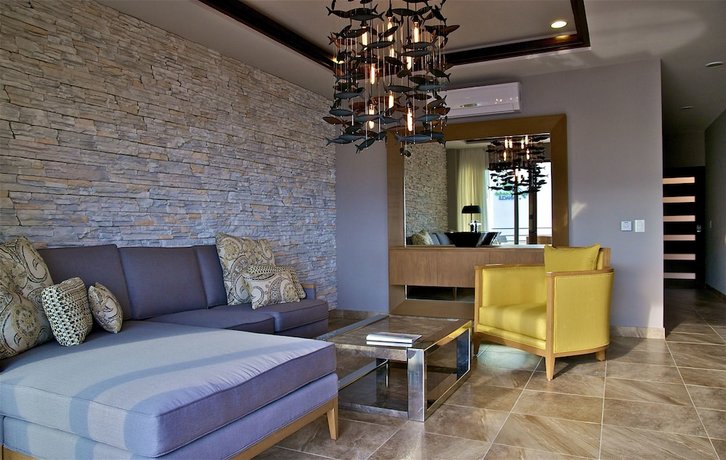 Pinnacle Resorts 220