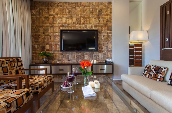 Pinnacle Resorts 220