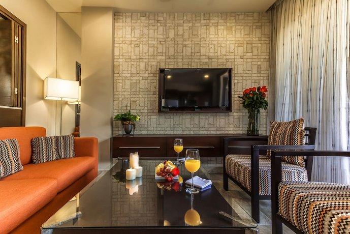 Pinnacle Resorts 220