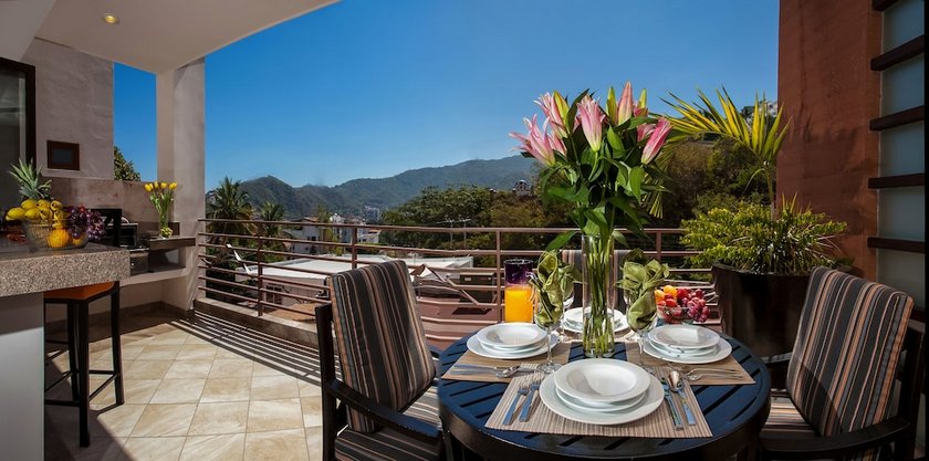 Pinnacle Resorts 220