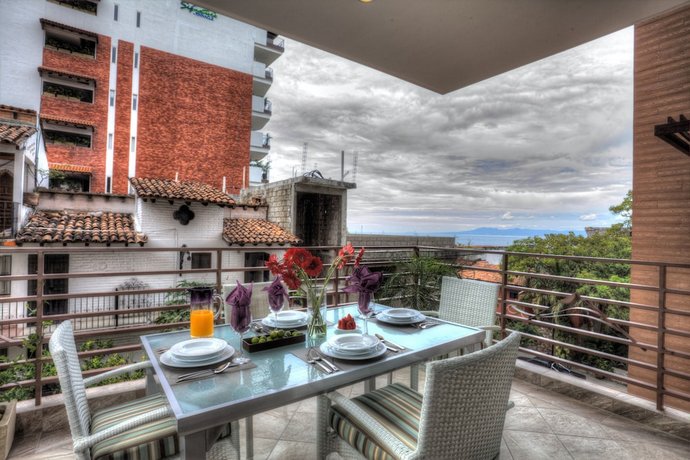 Pinnacle Resorts 220