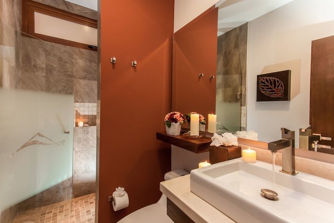 Pinnacle Resorts 220