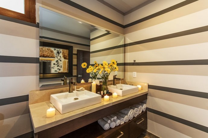 Pinnacle Resorts 220