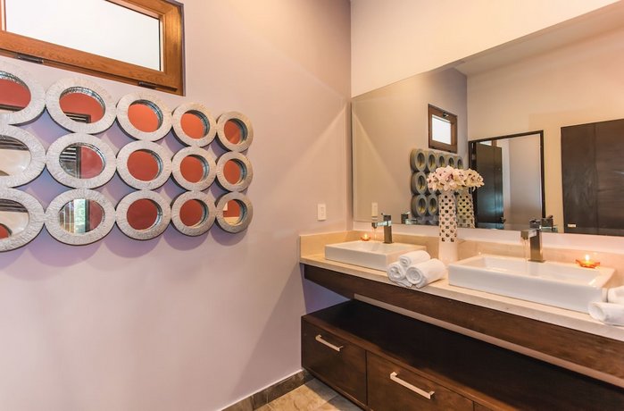 Pinnacle Resorts 220