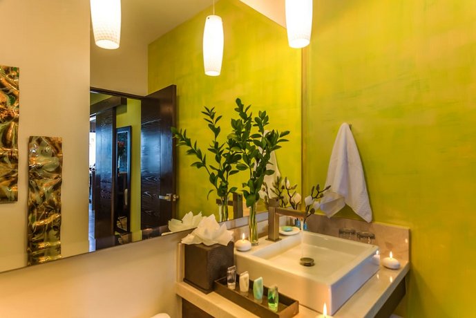 Pinnacle Resorts 220