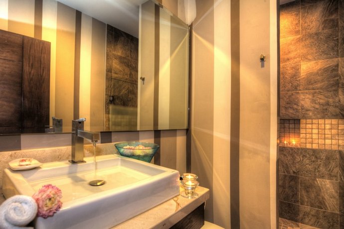Pinnacle Resorts 220