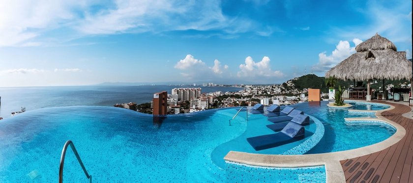 Pinnacle Resorts 220