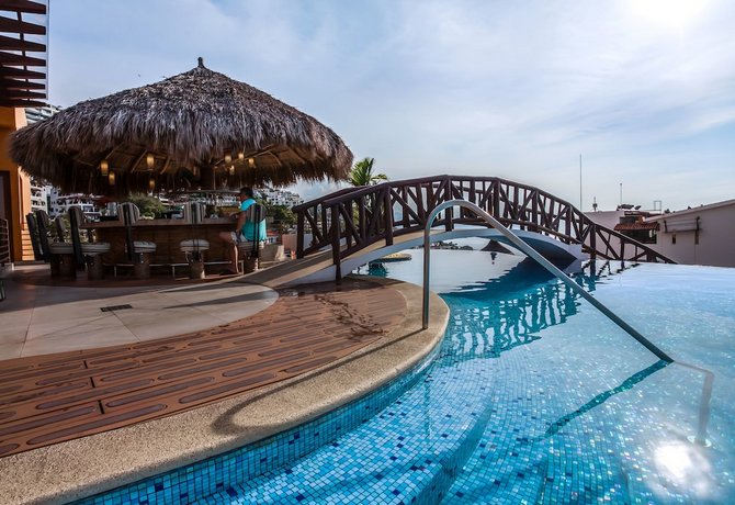 Pinnacle Resorts 220