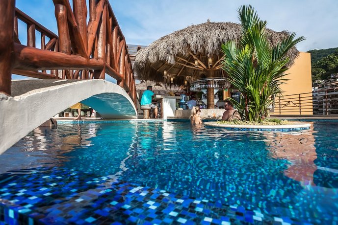 Pinnacle Resorts 220