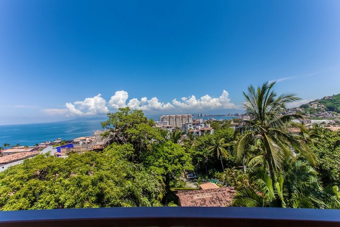 Pinnacle Resorts 220
