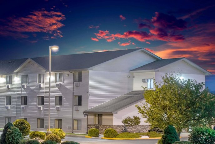 Super 8 by Wyndham Altoona Altoona