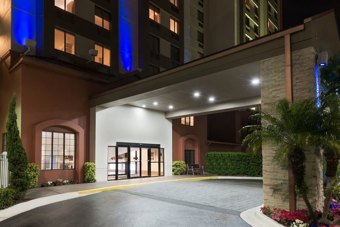 Holiday Inn Express & Suites - Nearest Universal Orlando