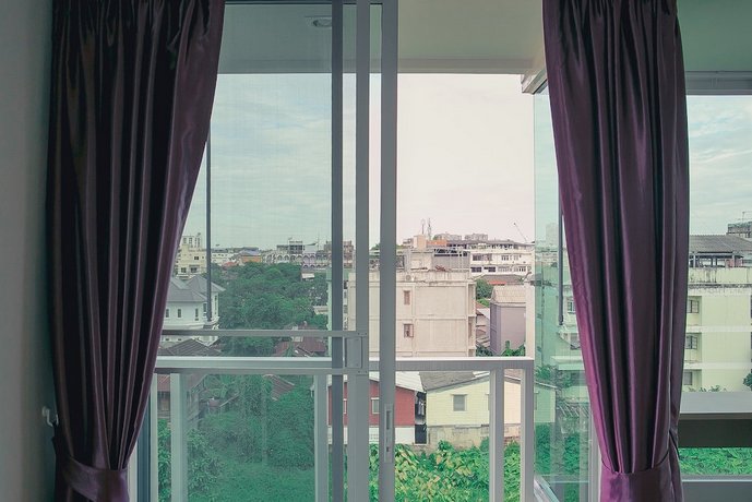 S E T Thanmongkol Residence