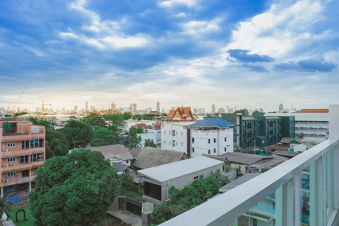 S E T Thanmongkol Residence