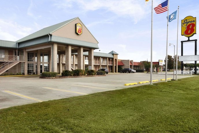 Super 8 by Wyndham New Iberia Motel