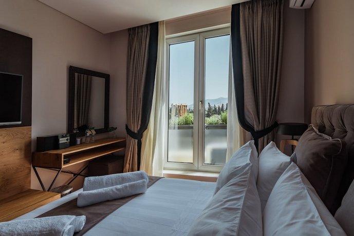 Acropolis Exclusive Residence