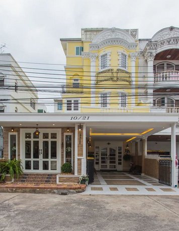 The Ritz Aree