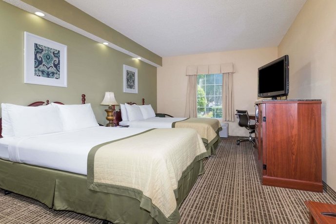 Baymont by Wyndham Lakeland Hotel