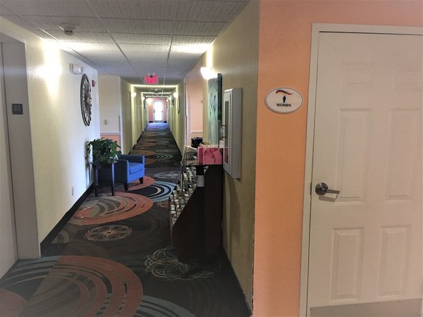 Baymont by Wyndham Lakeland Hotel