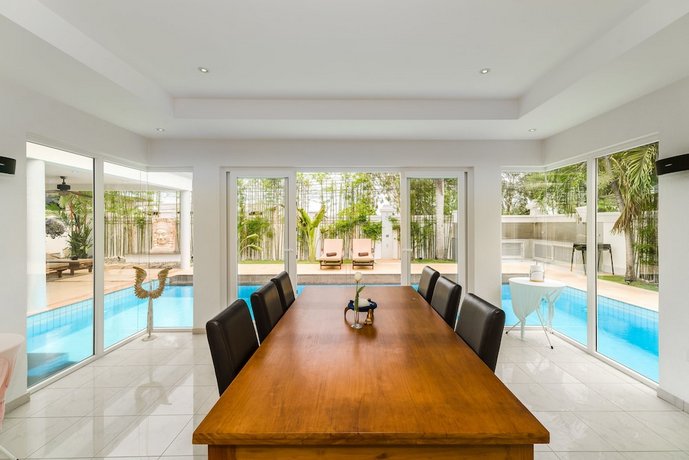 Luxury Pool Villa 52