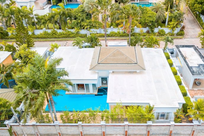 Luxury Pool Villa 52