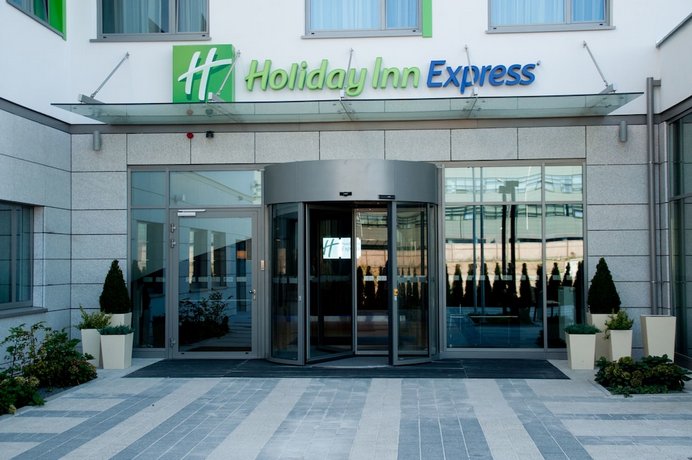Holiday Inn Express Warsaw Airport
