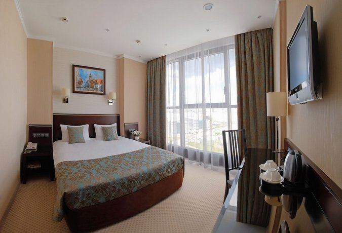 Riviera Hotel