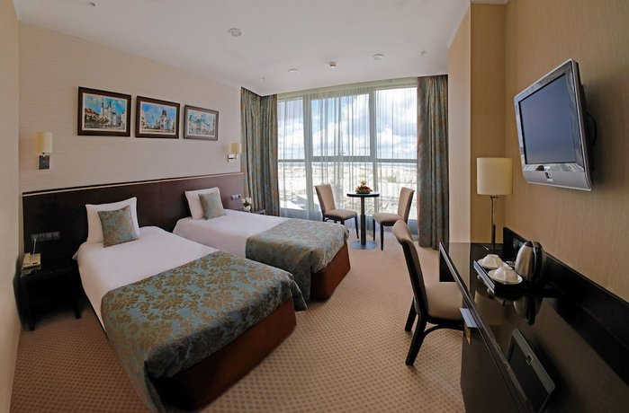 Riviera Hotel