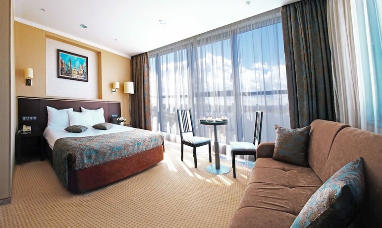 Riviera Hotel