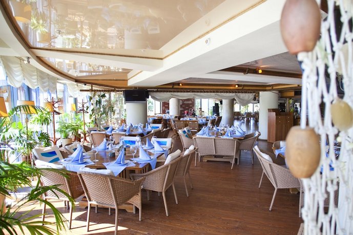 Riviera Hotel