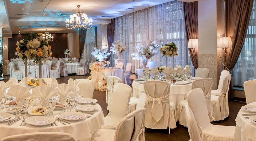 Riviera Hotel