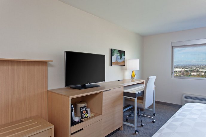 Holiday Inn Los Angeles International Airport