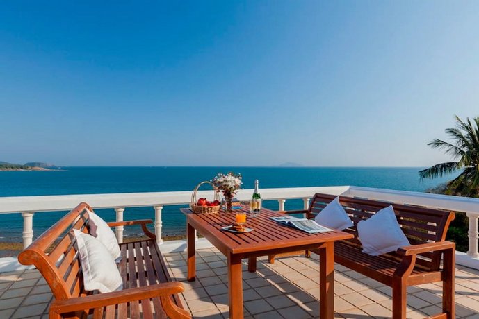 Baan Khunying - Secluded Phuket Beachfront Villa