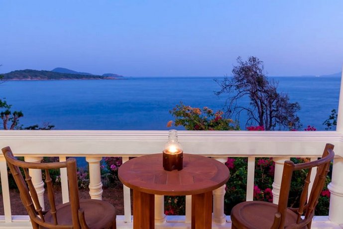 Baan Khunying - Secluded Phuket Beachfront Villa