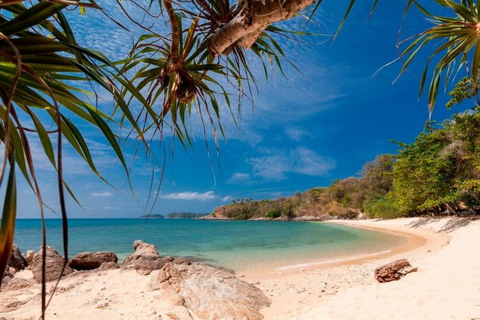 Baan Khunying - Secluded Phuket Beachfront Villa