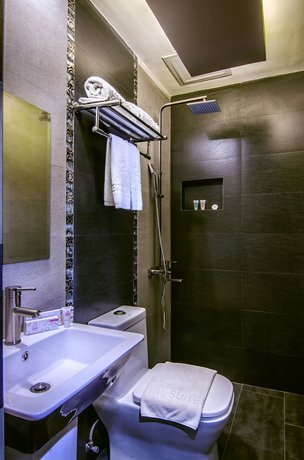 Eloisa Royal Suites
