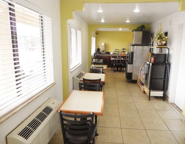 Econo Lodge East