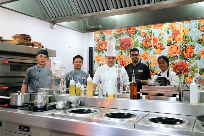 The Sunset Beach Resort & Spa Taling Ngam