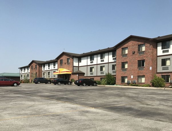 Super 8 by Wyndham Omaha West Dodge Motel
