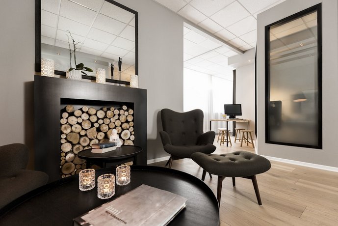 22 Hill Hotel