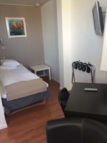 Hotel E-10