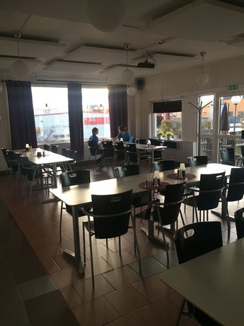 Hotel E-10