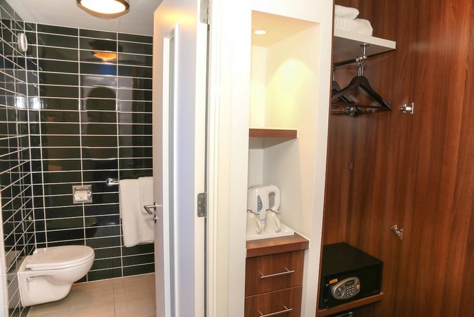 Holiday Inn Express London Heathrow T5