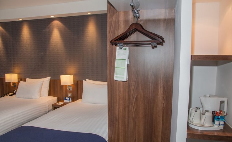 Holiday Inn Express London Heathrow T5