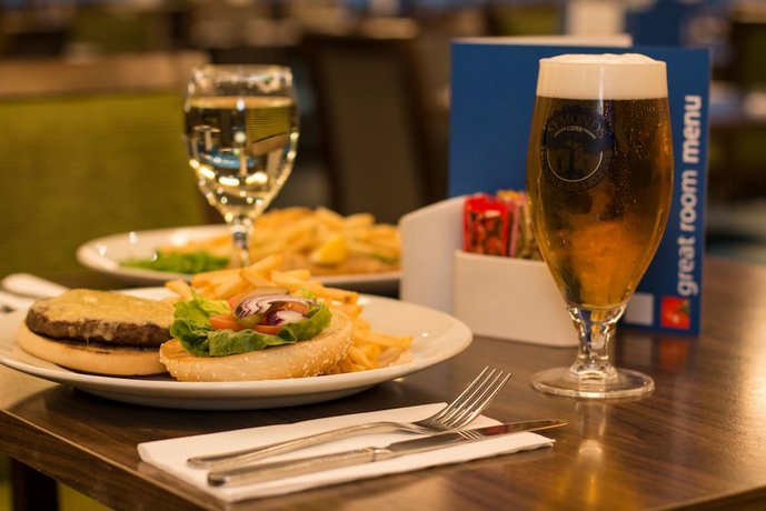 Holiday Inn Express London Heathrow T5