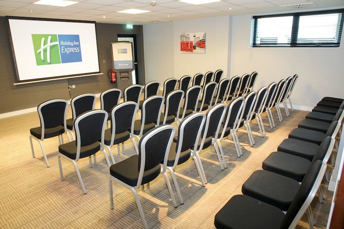 Holiday Inn Express London Heathrow T5