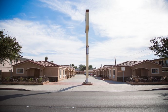 Diamond Bell Inn & Suites